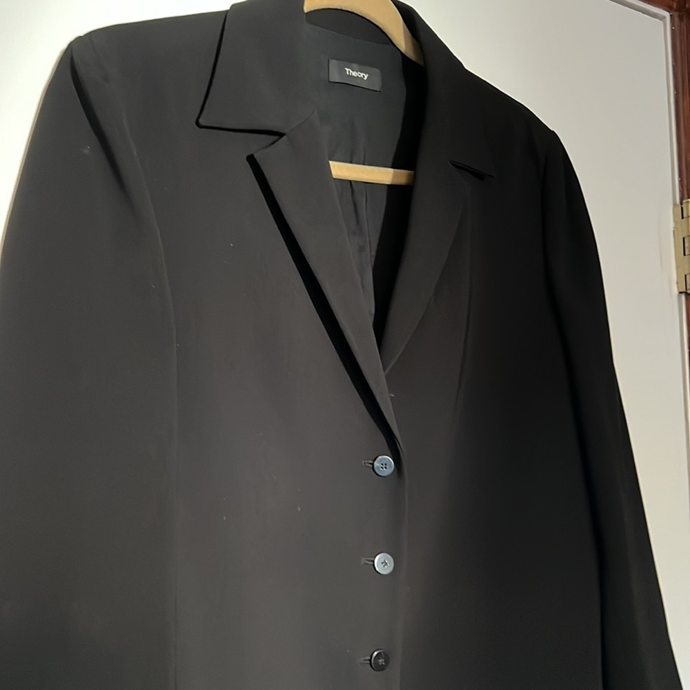 Knee length black blazer w small button detail size 8 crepe fabric Theory - Picture 3 of 3
